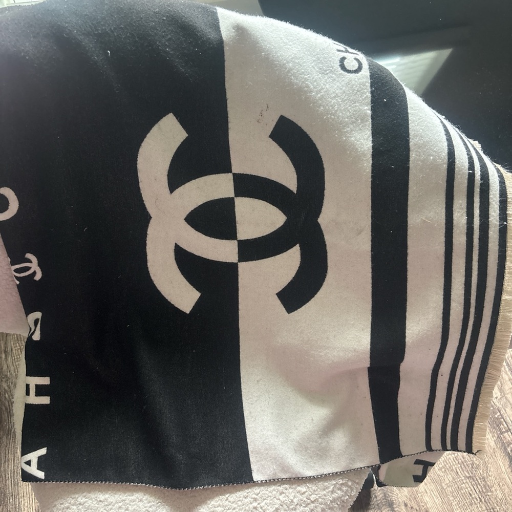 CHANEL Monochrome Logo Towel